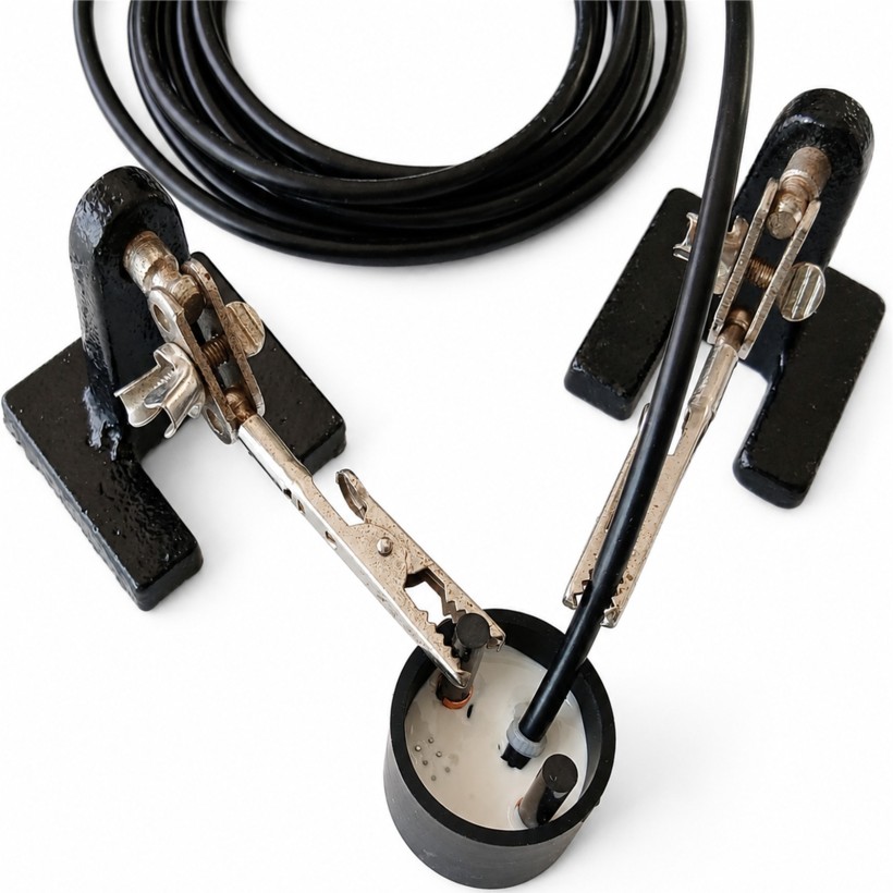 Probes and cable kept in place with third hand tools